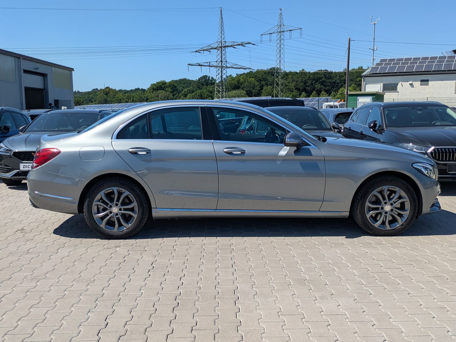 Illustration du véhicule Mercedes-Benz C 250 d BlueTec AVANTGARDE 4Matic ACC/KAM/LED
