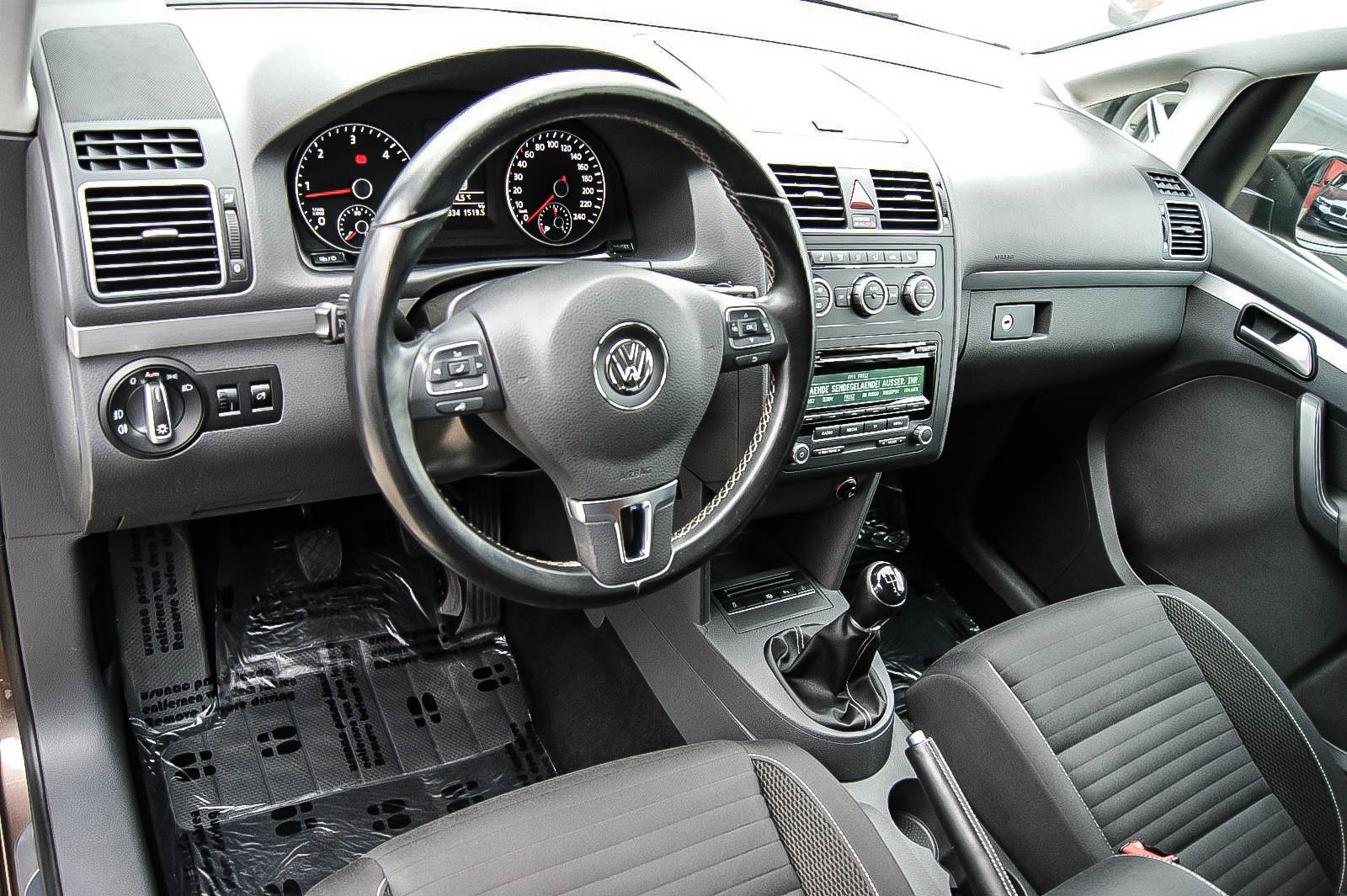 Fahrzeugabbildung Volkswagen Touran 16TDI Cup BI-XENON 7-SITZE SITZG PARKLENK