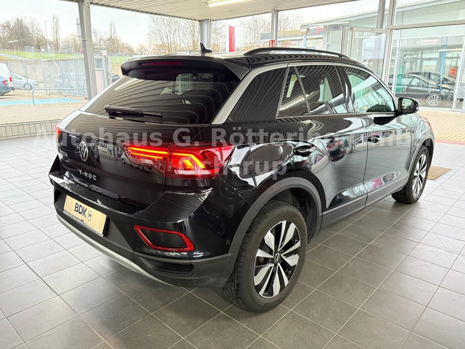 Fahrzeugabbildung Volkswagen T-Roc Move 1.5 TSI DSG LED+NAV+PDC+APP+SHZ+KAM