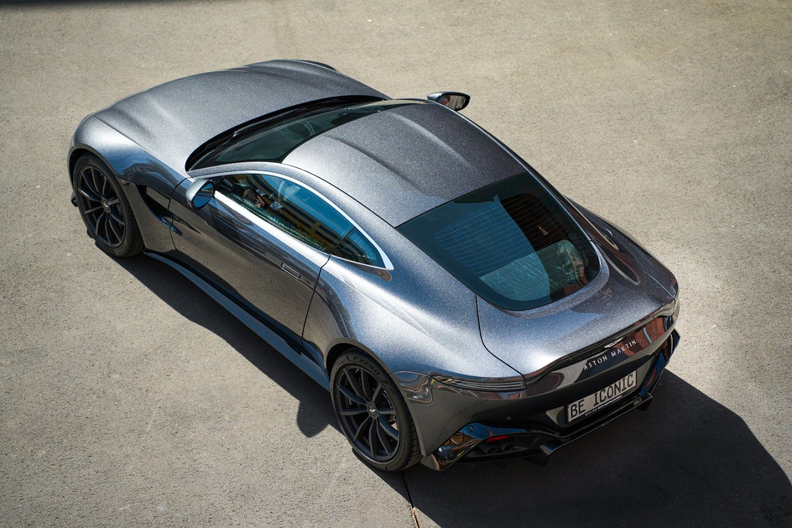 ASTON MARTIN V8 Vantage