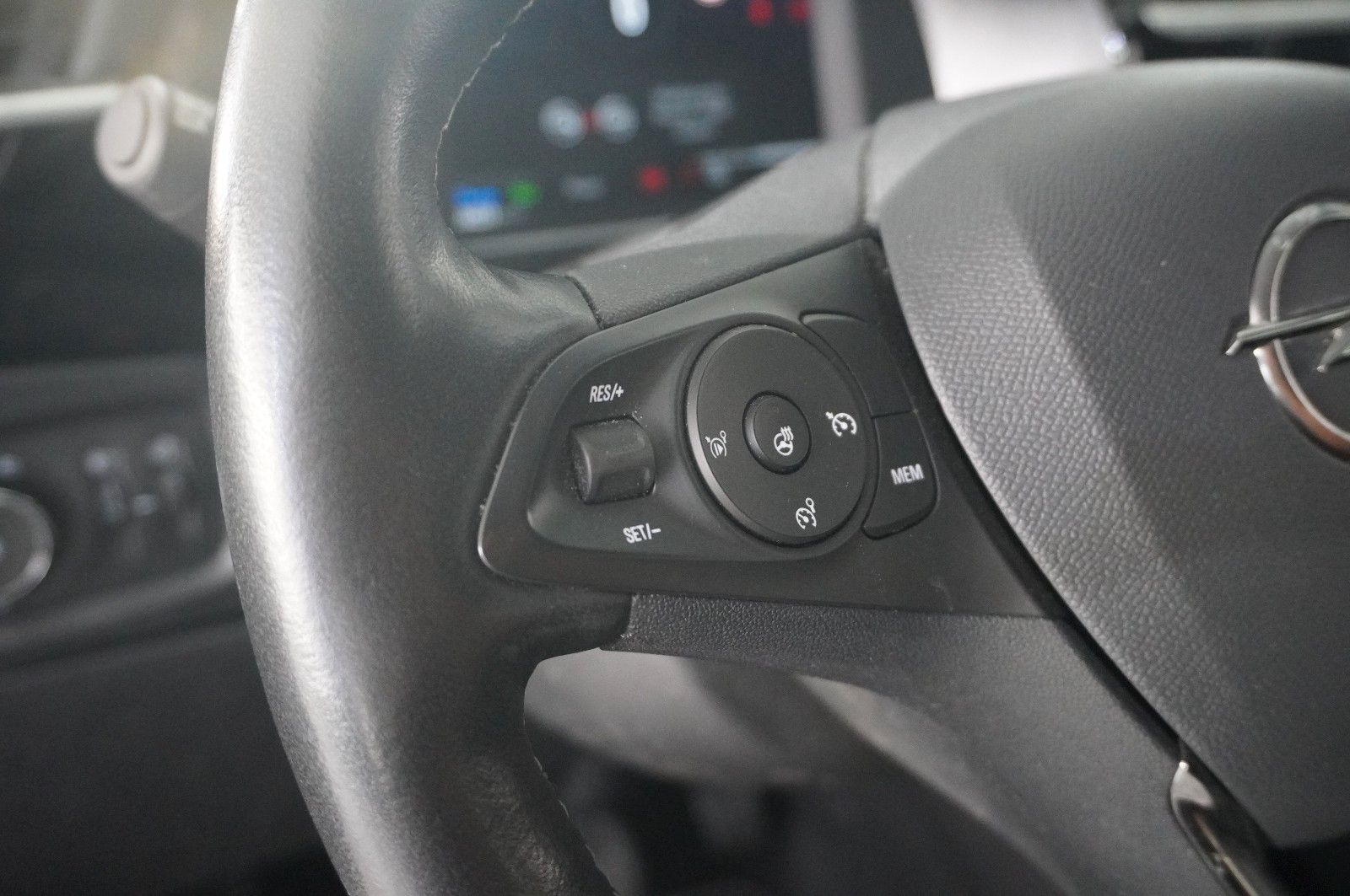 Fahrzeugabbildung Opel Corsa-e  ELEGANCE SHZ|16"ALU|PDC|SHZ|KAMERA