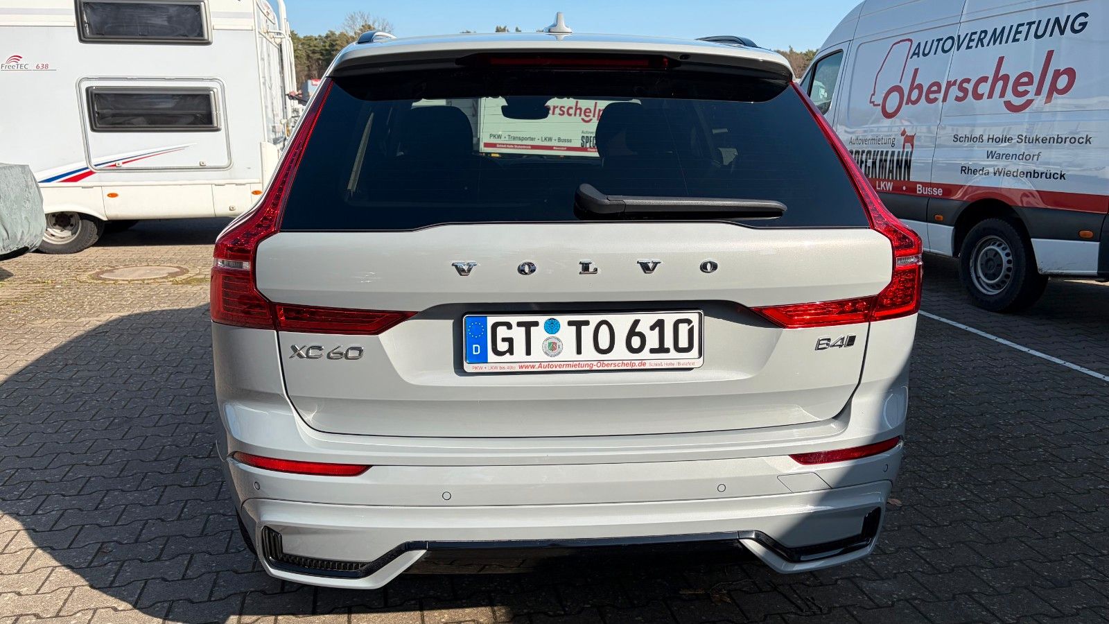 Fahrzeugabbildung Volvo XC 60 Plus Dark AWD Business Paket