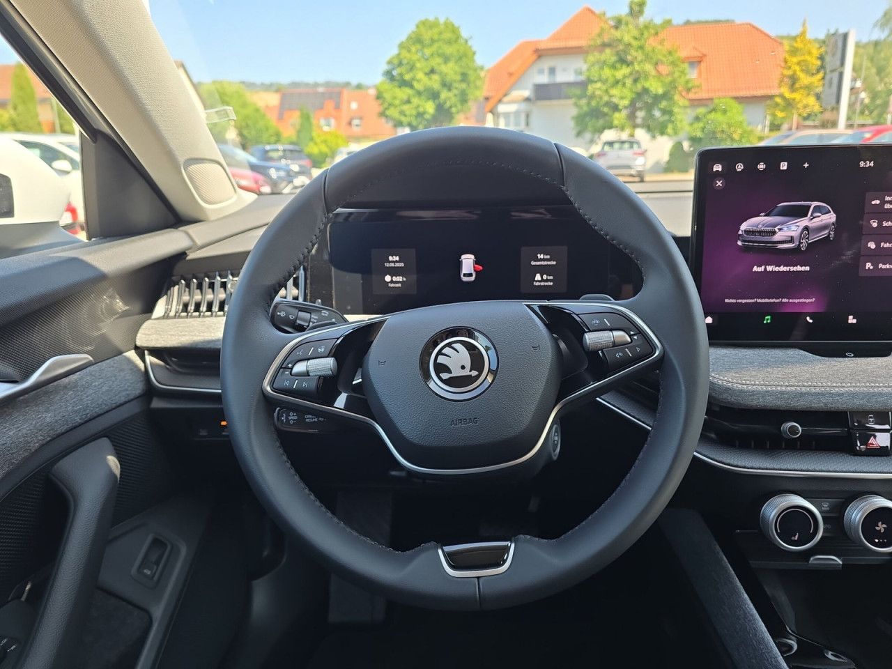 Fahrzeugabbildung SKODA Superb Combi Selection TS110/1.5A7F