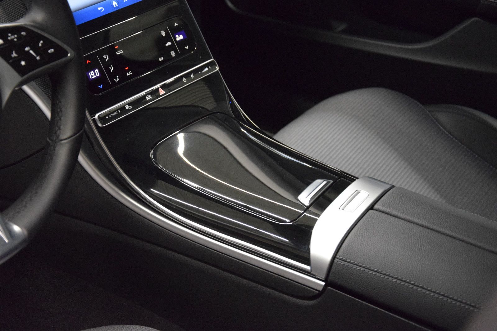 Fahrzeugabbildung Mercedes-Benz C 180 C T-Modell Avantgarde MBUX LED Kamera