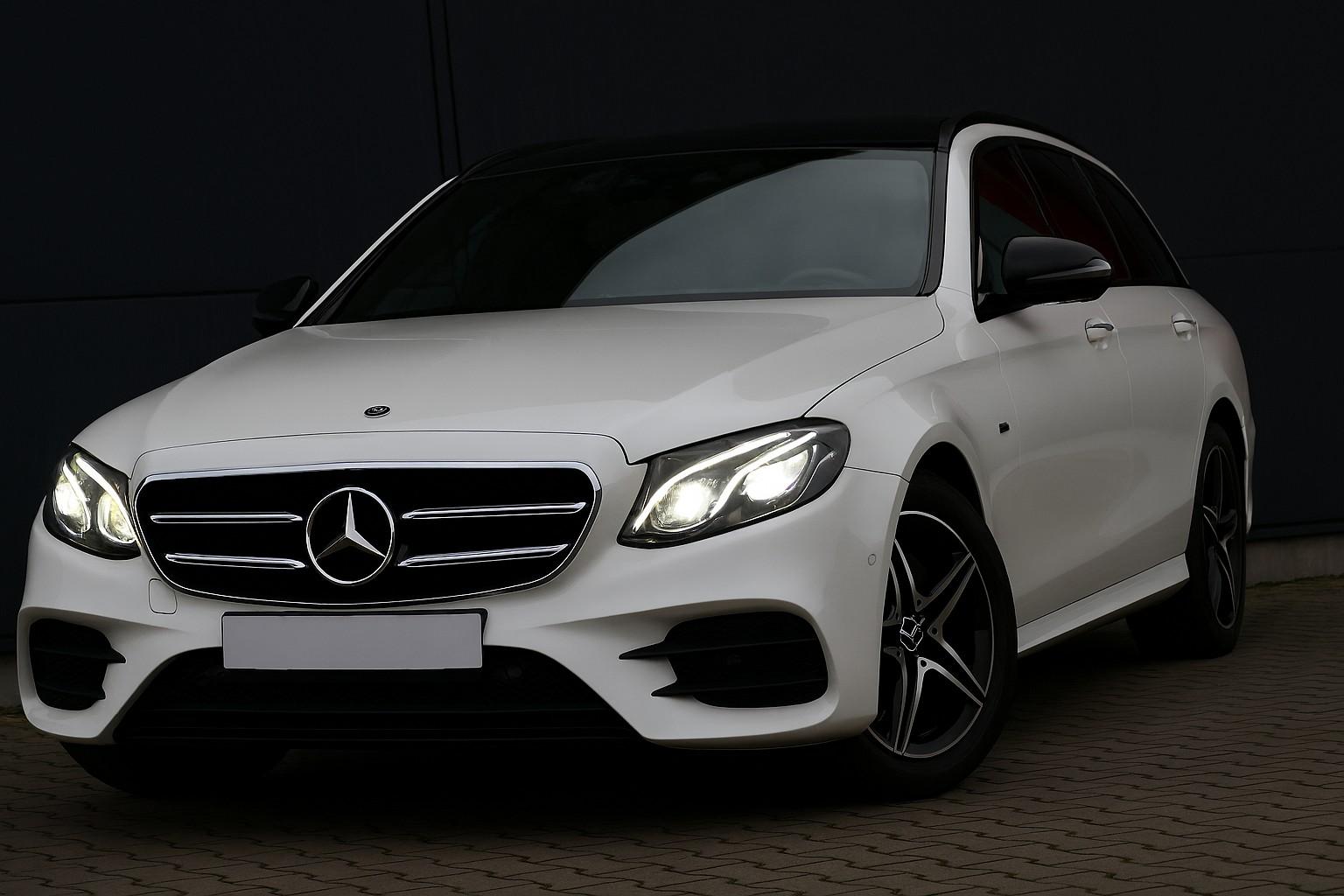 Mercedes-Benz E 300 de AMG MultiBeam Pano ComandSound 360°
