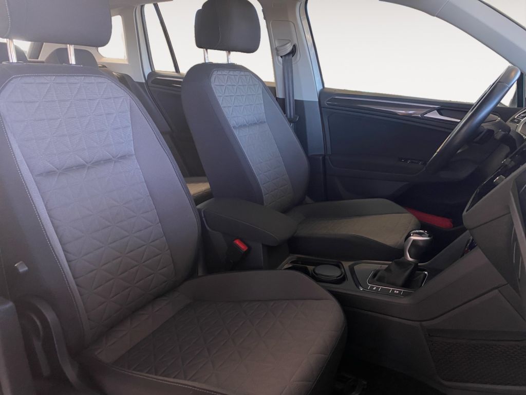 Fahrzeugabbildung Volkswagen Tiguan 2.0 TDI DSG Life *3 Jahre Anschlussgarant
