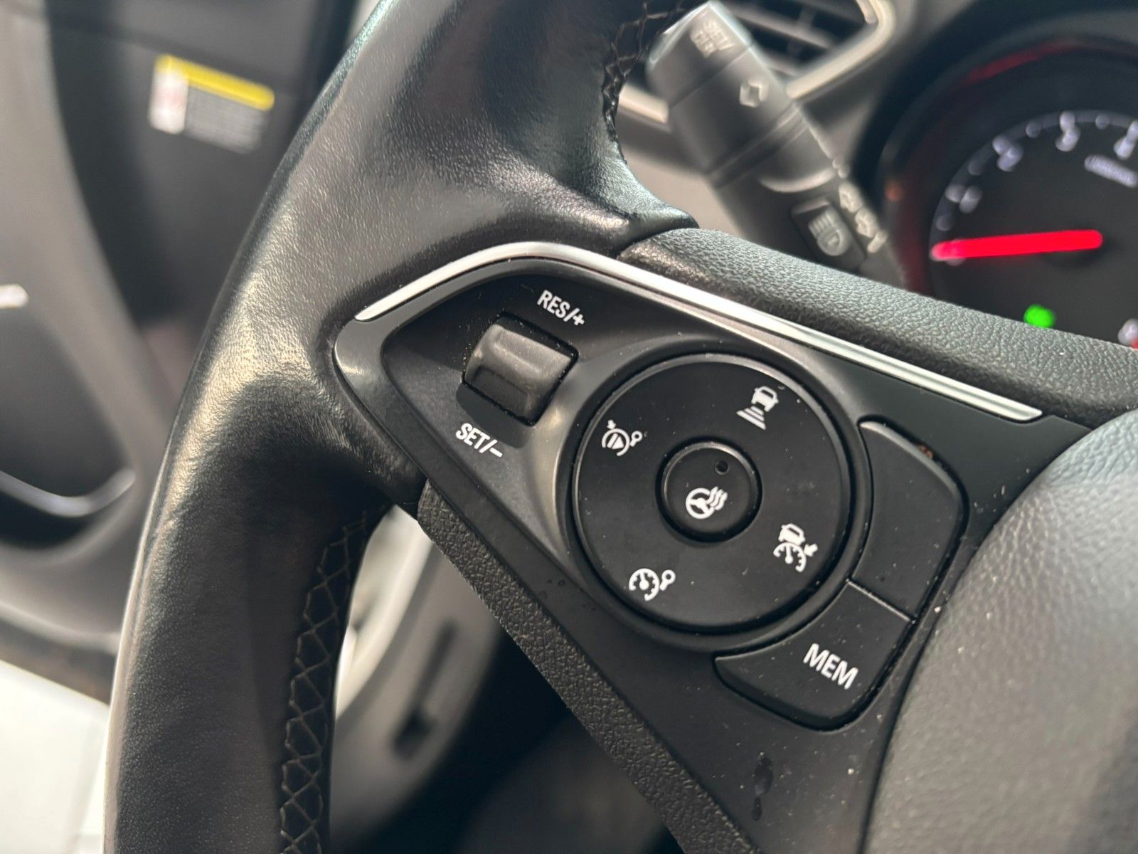 Fahrzeugabbildung Opel Grandland 1.5D AHK/KAMERA/SHZ/LHZ/FSH/ALU/ACC
