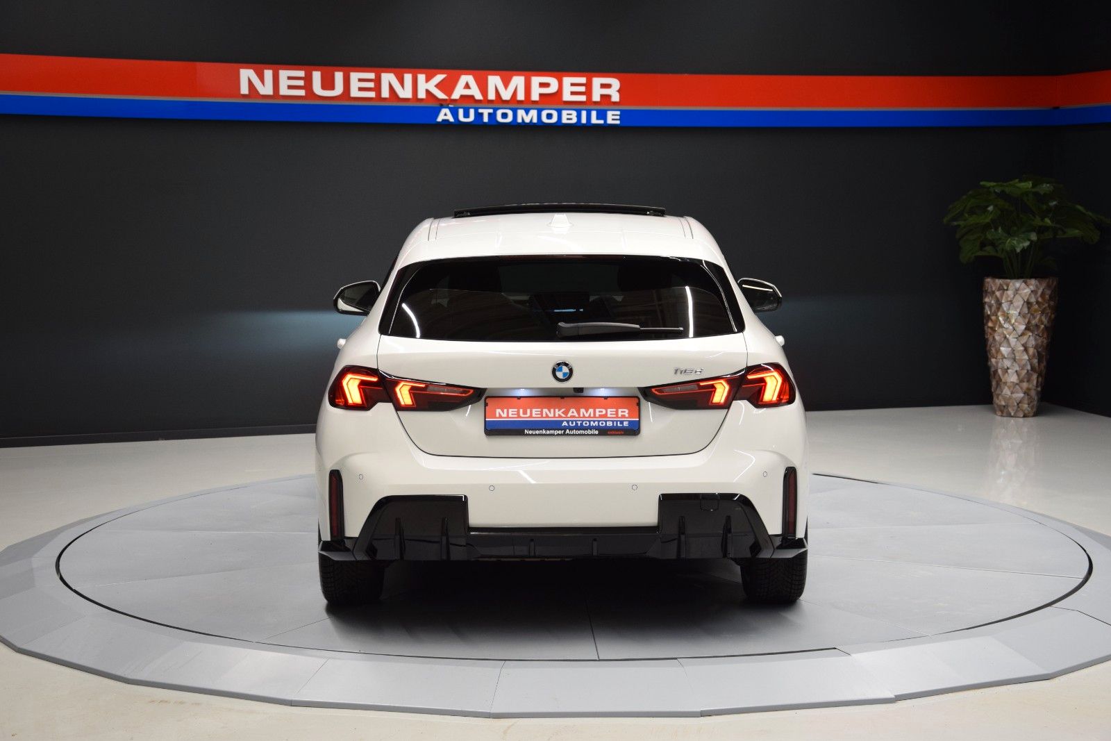 Fahrzeugabbildung BMW 118 d M Sport Pano Ambiente LED Kamera Alcantara