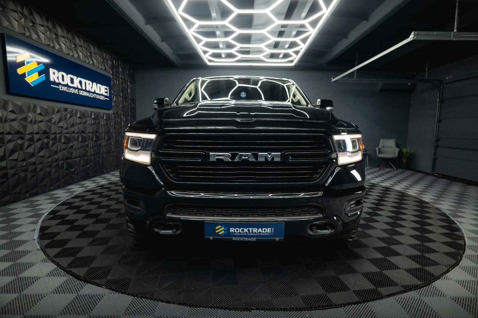 Fahrzeugabbildung Dodge RAM 5.7 V8 HEMI 4x4 LARAMIE Offroad Night LED