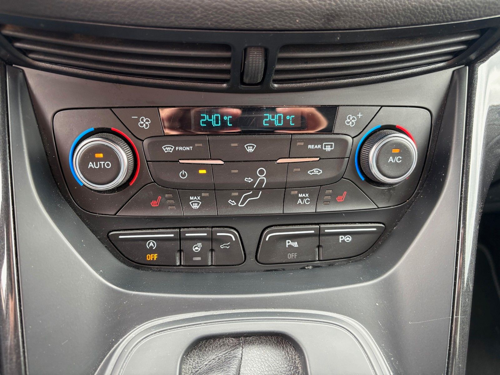 Fahrzeugabbildung Ford Kuga 2.0 TDCi 4x4 ST-Line Aut. Navi Leder Xenon