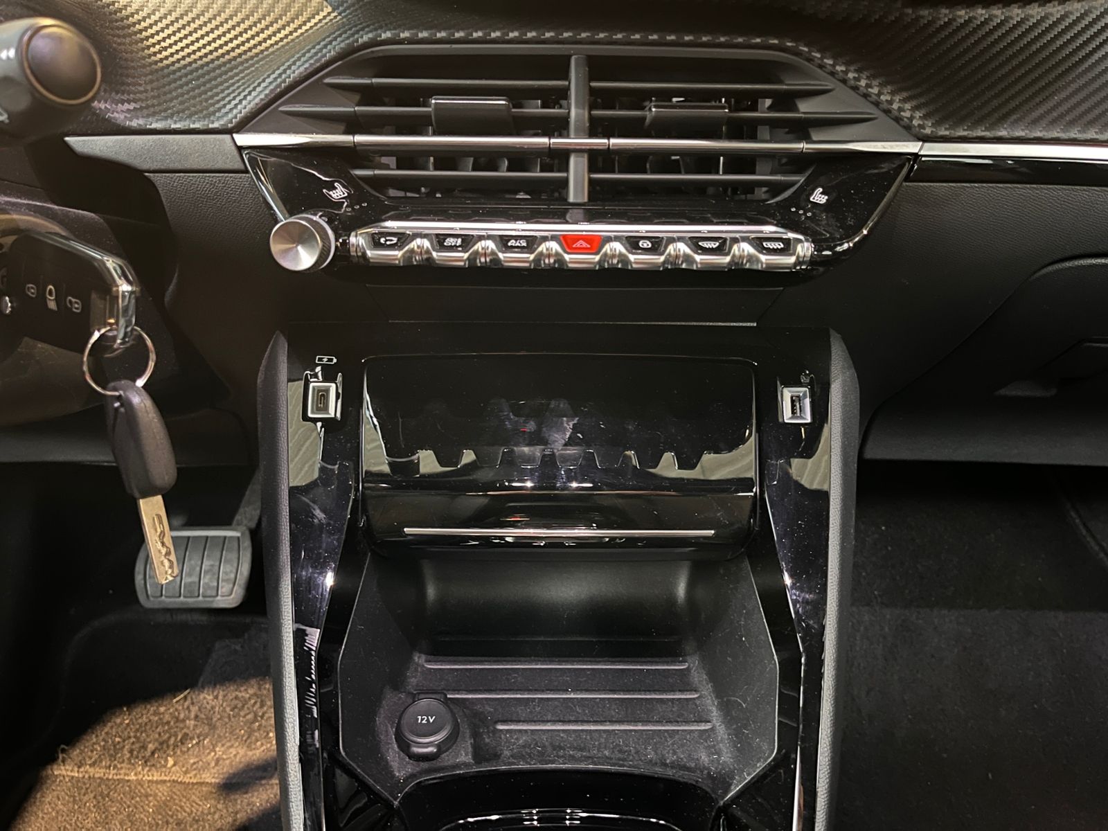 Fahrzeugabbildung Peugeot 2008 Allure LED NAV DAB SHZ PDC ALU