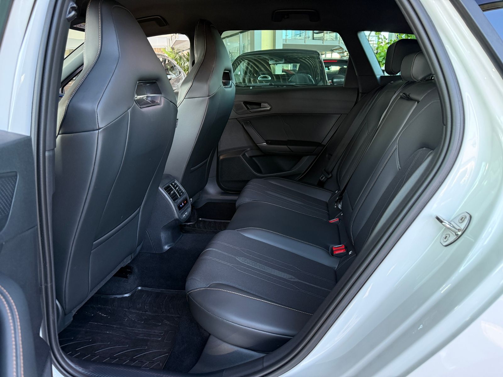 Fahrzeugabbildung CUPRA Leon Sportstourer VZ e-Hybrid ACC LED NAV 19"