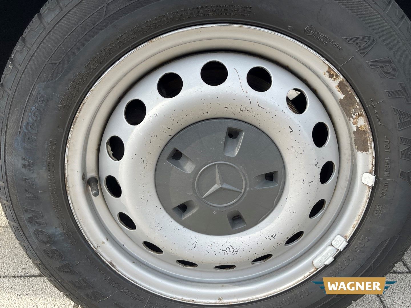 Fahrzeugabbildung Mercedes-Benz Vito Tourer 111 CDI  9-Sitzer extralang BlueTEC