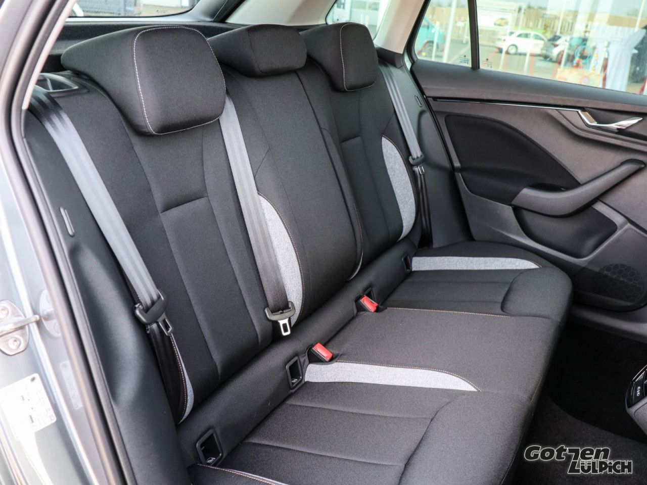 Fahrzeugabbildung SKODA Kamiq Edition 130 Jahre 1,0TSI DSG AHK PDC LED