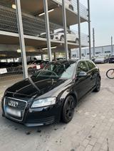 Audi A3 1.6 Motor mit Stern Himmel - Audi A3: Motor