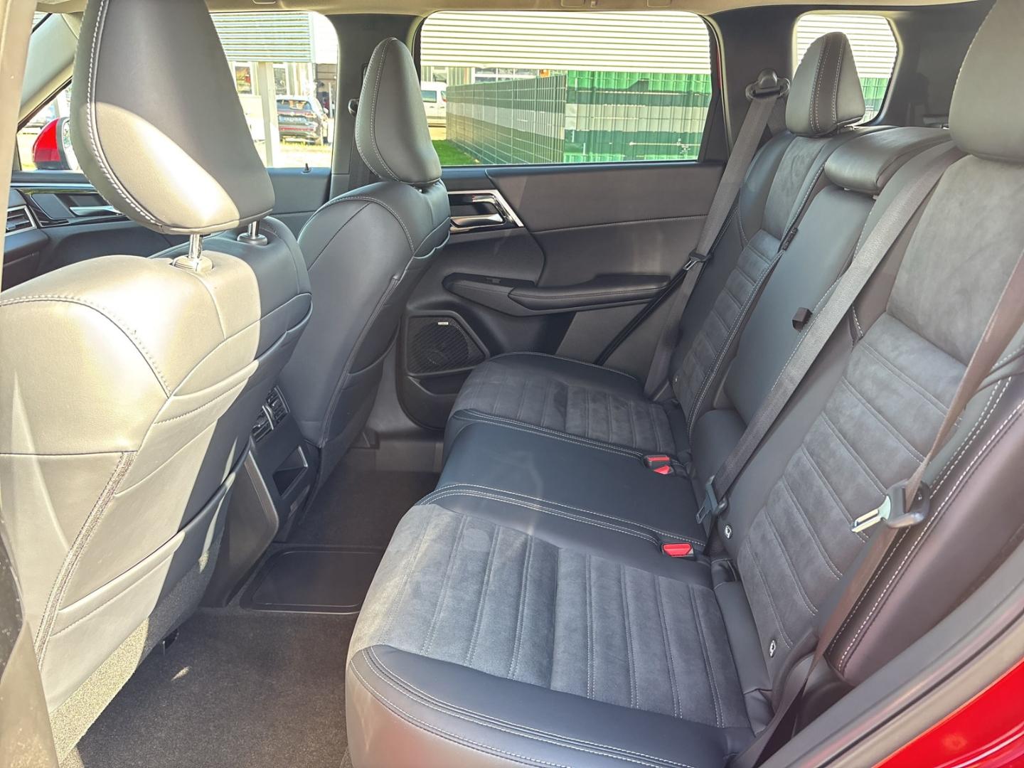 Mitsubishi Outlander Plug-in Hybrid Intro Edition 2,4l Memo