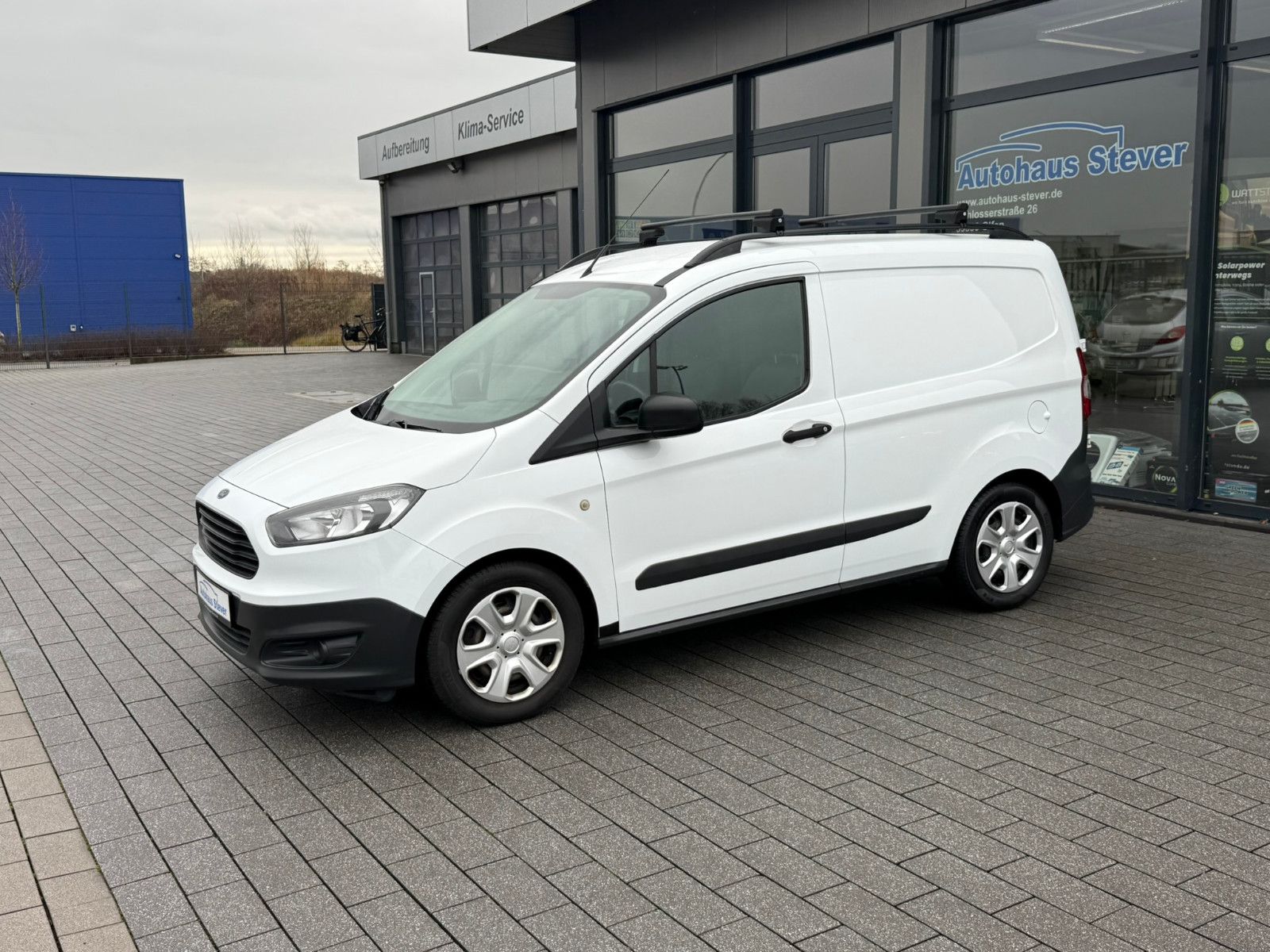 Fahrzeugabbildung Ford Transit Courier Basis AHK ZV SERVO FLÜGELTÜREN