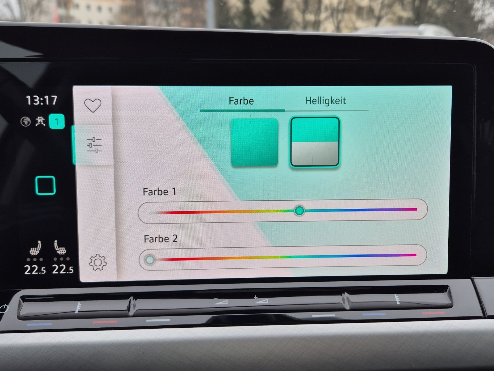 Fahrzeugabbildung Volkswagen Golf VIII Variant Life DSG LED AHK Navi AID ACC