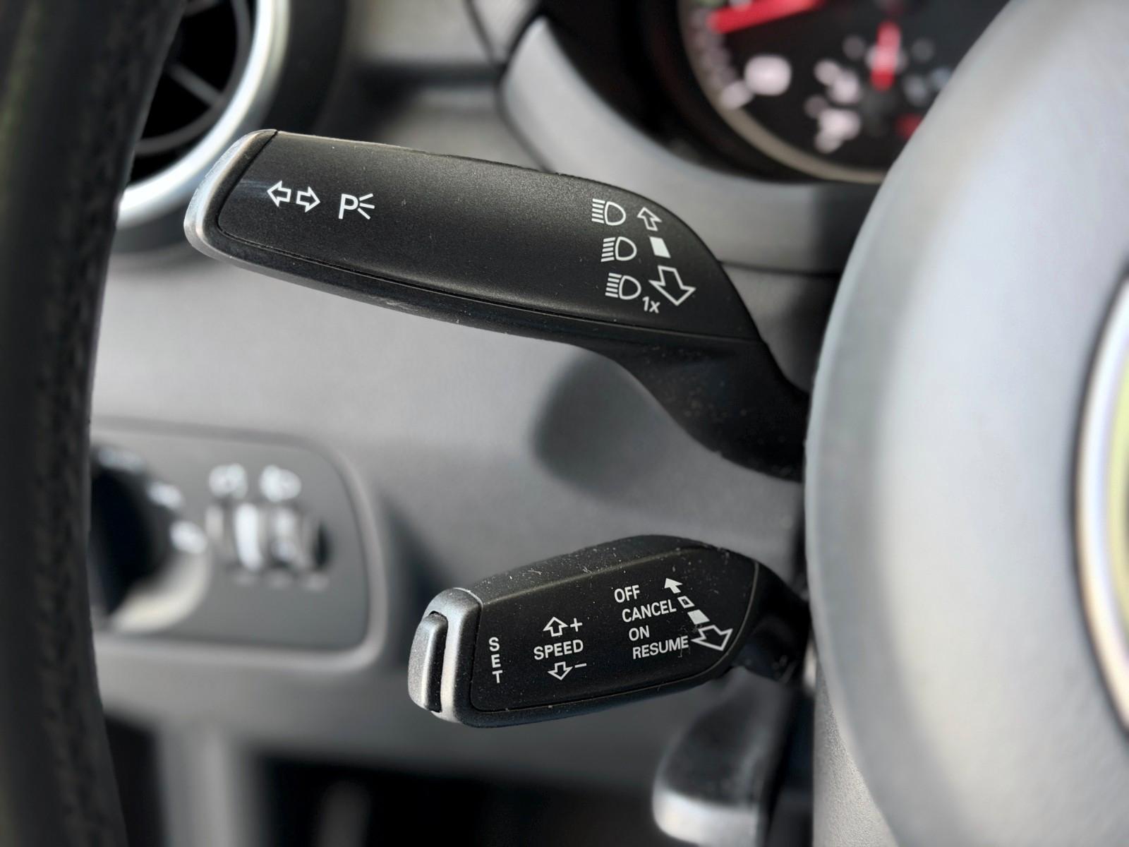Audi A1 attraction*Navi*SHZ*PDC*Tempomat*