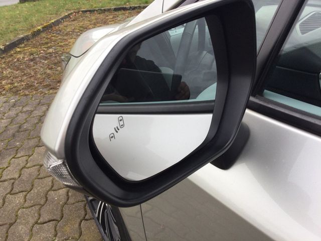 Corolla 2.0 Hybrid Team D "helle Innenausstattun