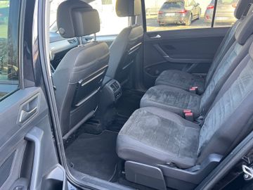 Volkswagen Touran - 11