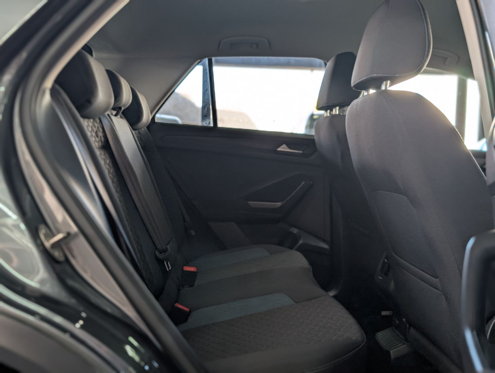 Fahrzeugabbildung Volkswagen T-Roc 1.6 TDI IQ.DRIVE ACC LED KAM SHZ AHK VIRT