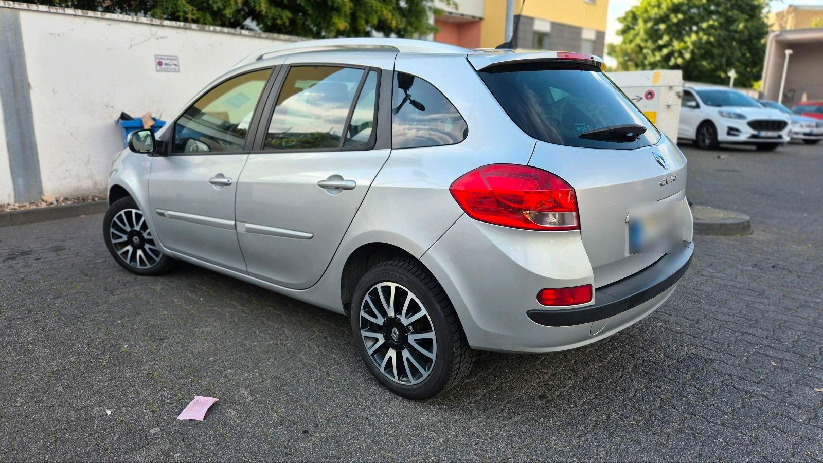 Renault Clio 2012 — interior