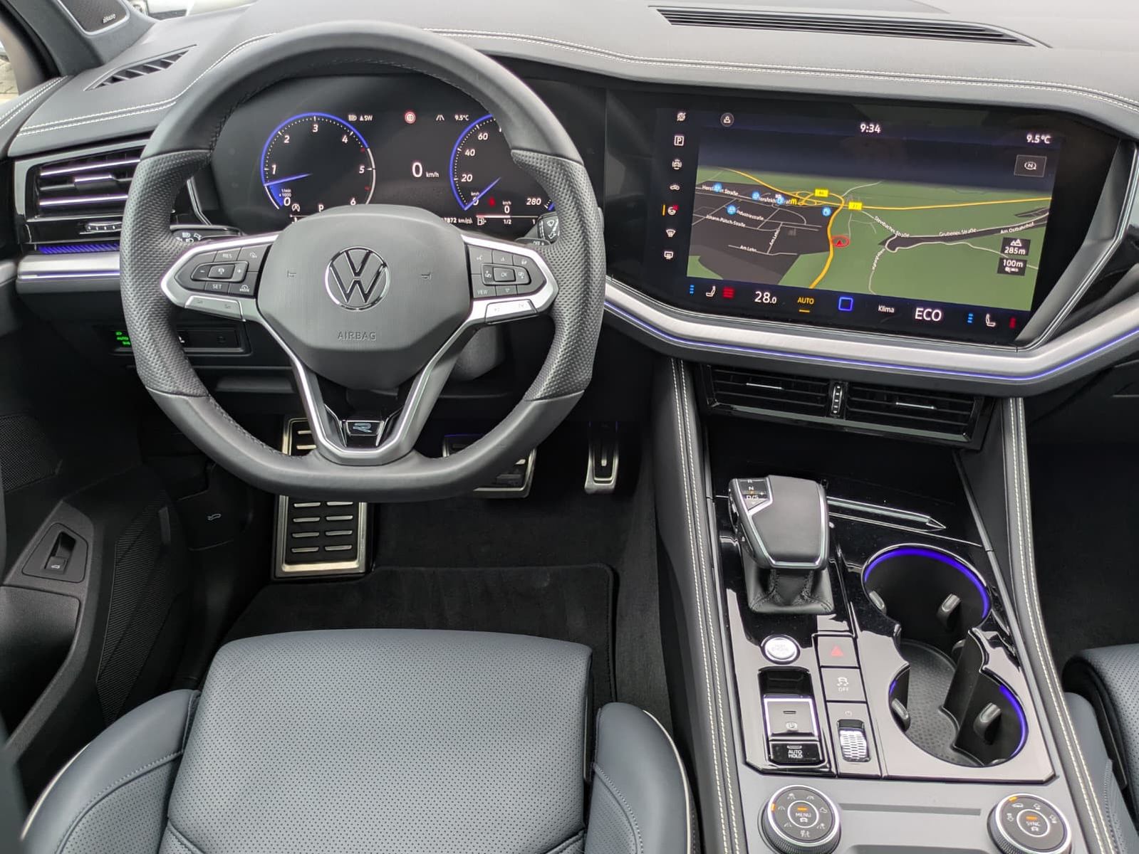 Fahrzeugabbildung Volkswagen Touareg 3.0TDI 4M R-Line VOLL Black 22" UPE 114T