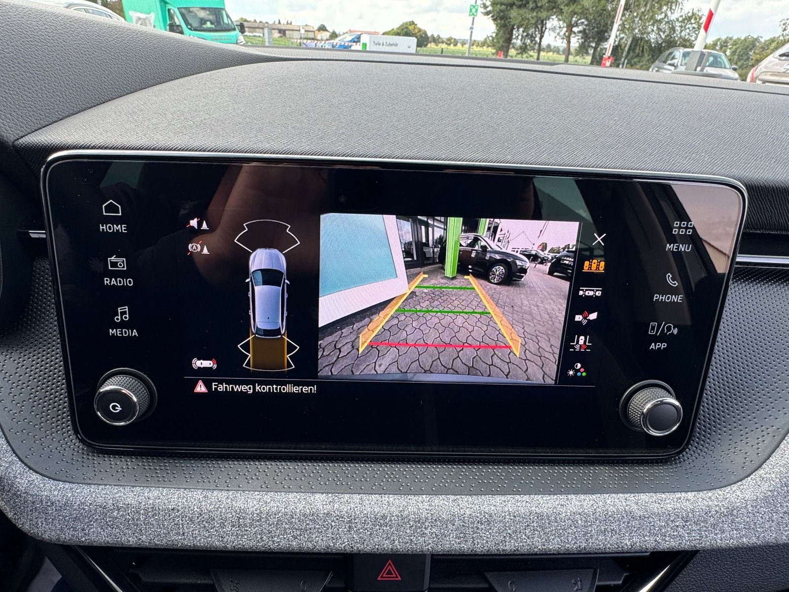 Fahrzeugabbildung SKODA Scala 115PS DSG*RFK*18Zoll*eHeck*Allwetter