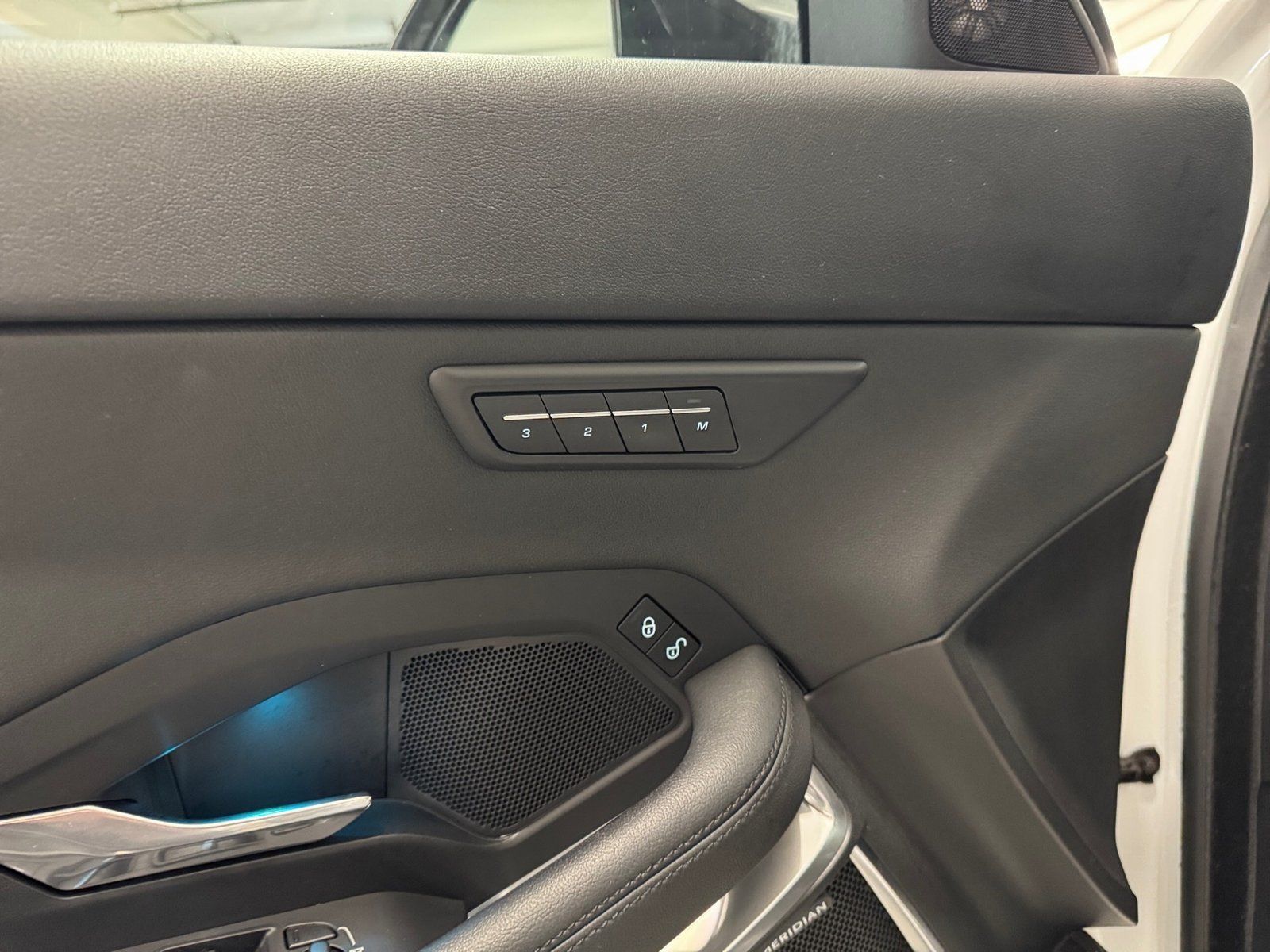 Fahrzeugabbildung Jaguar E-PACE P200 SE AWD*ACC*LED*Navi*Memory*360°*PDC