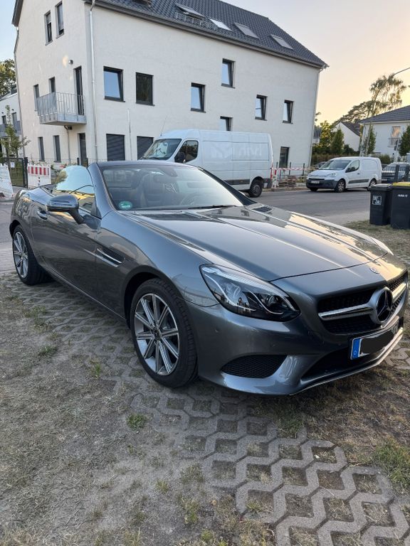 Image of Mercedes-Benz SLC 180