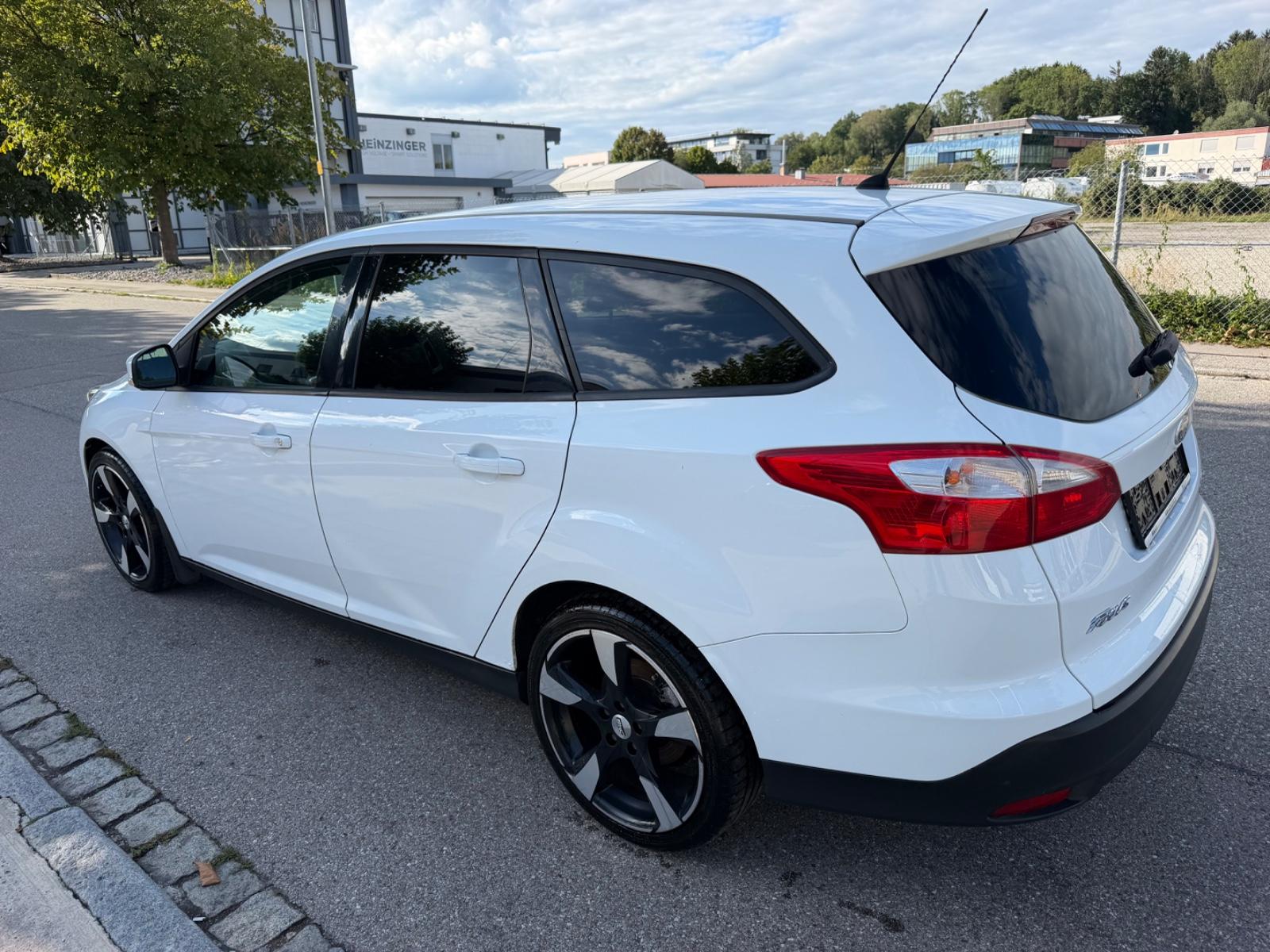 Ford Focus 2012 — engine 998 cm³, 101 HP (74kW)