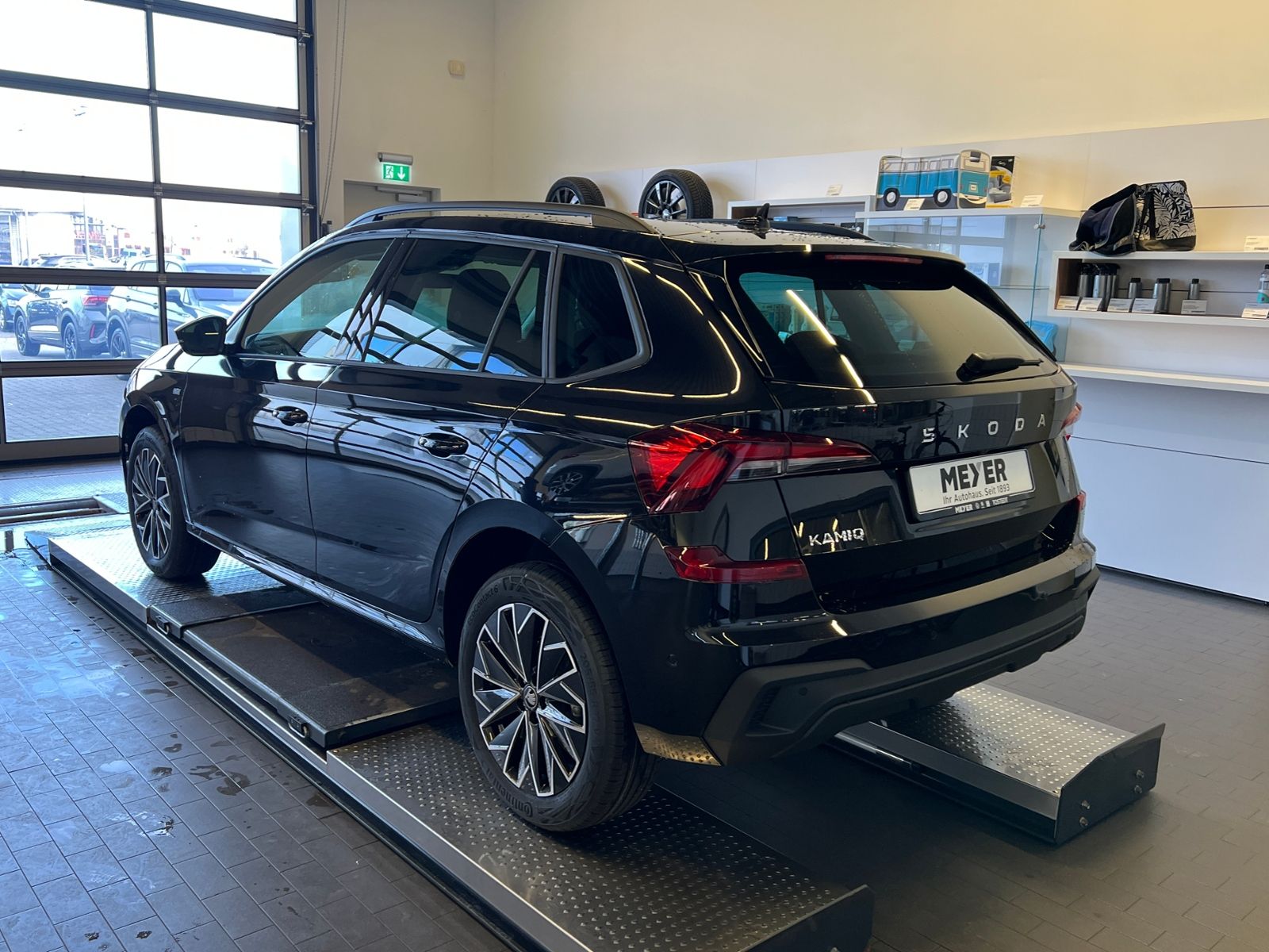 Fahrzeugabbildung SKODA Kamiq Tour 1.0 TSI DSG *AHK, Matrix-LED, Kamera*