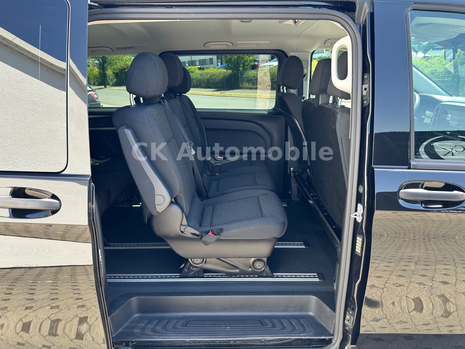 Fahrzeugabbildung Mercedes-Benz Vito Tourer 119 PRO lang/9 Sitze/Navi/LED/Kamera