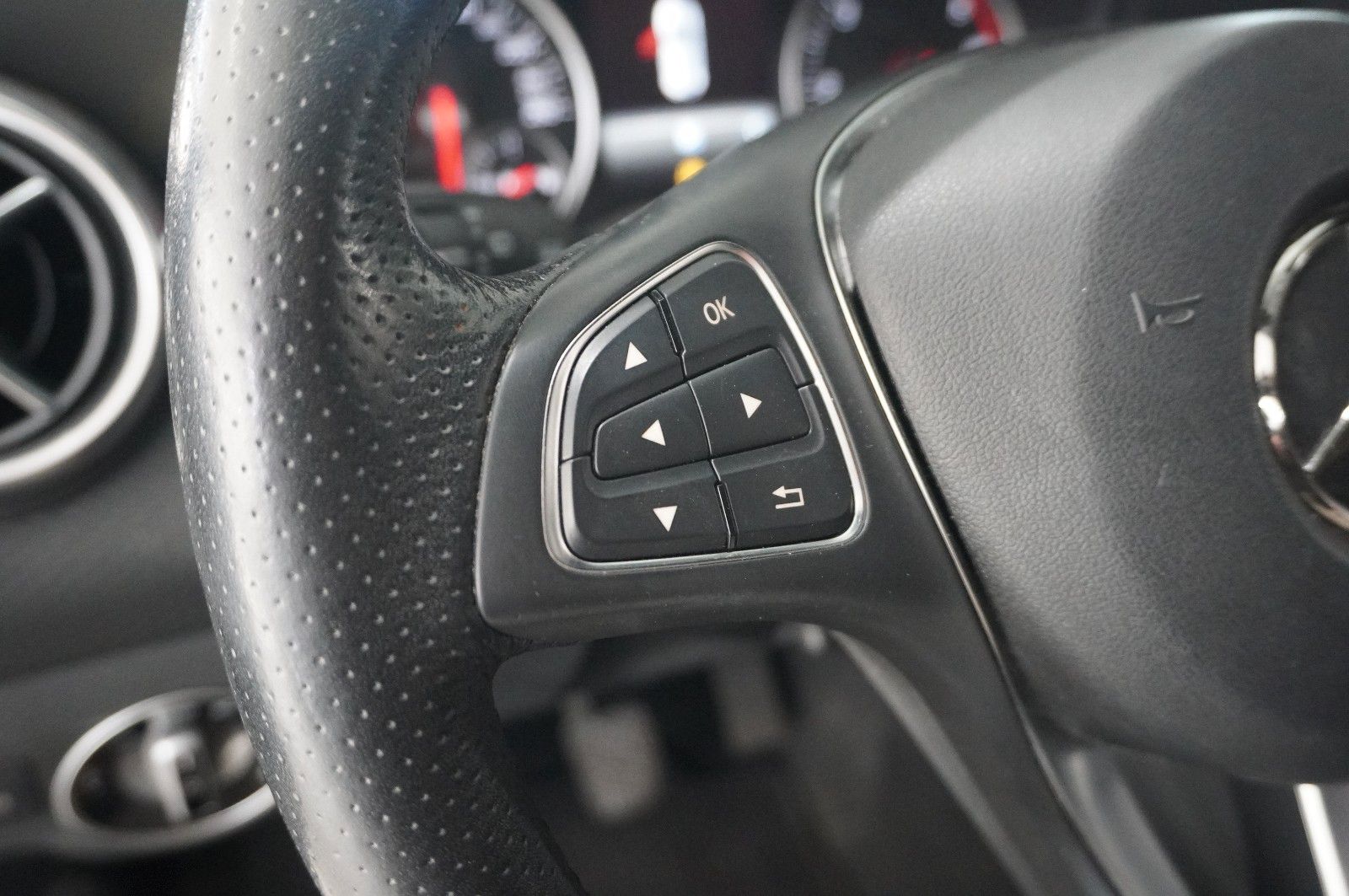 Fahrzeugabbildung Mercedes-Benz A 200 CDI AMG LINE NAVI/LED/KAMERA/SPORT/SHZ/PDC