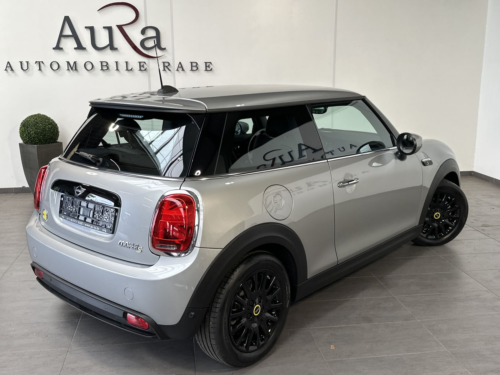 Fahrzeugabbildung MINI Cooper SE Classic-Trim NAV+LED+RÜCKFAHRKAMERA+SH