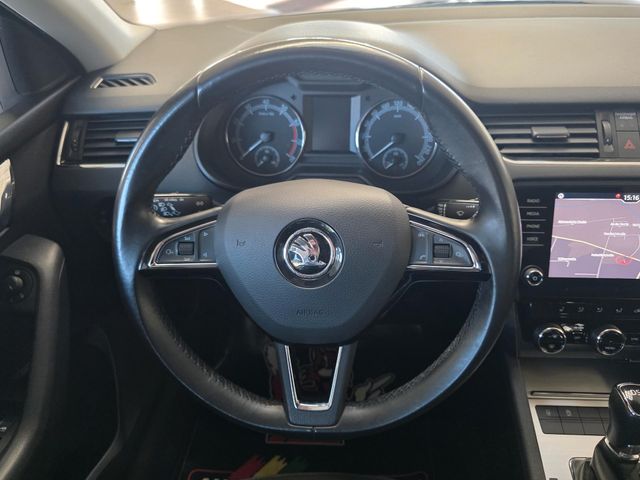 SKODA Octavia — Foto 17