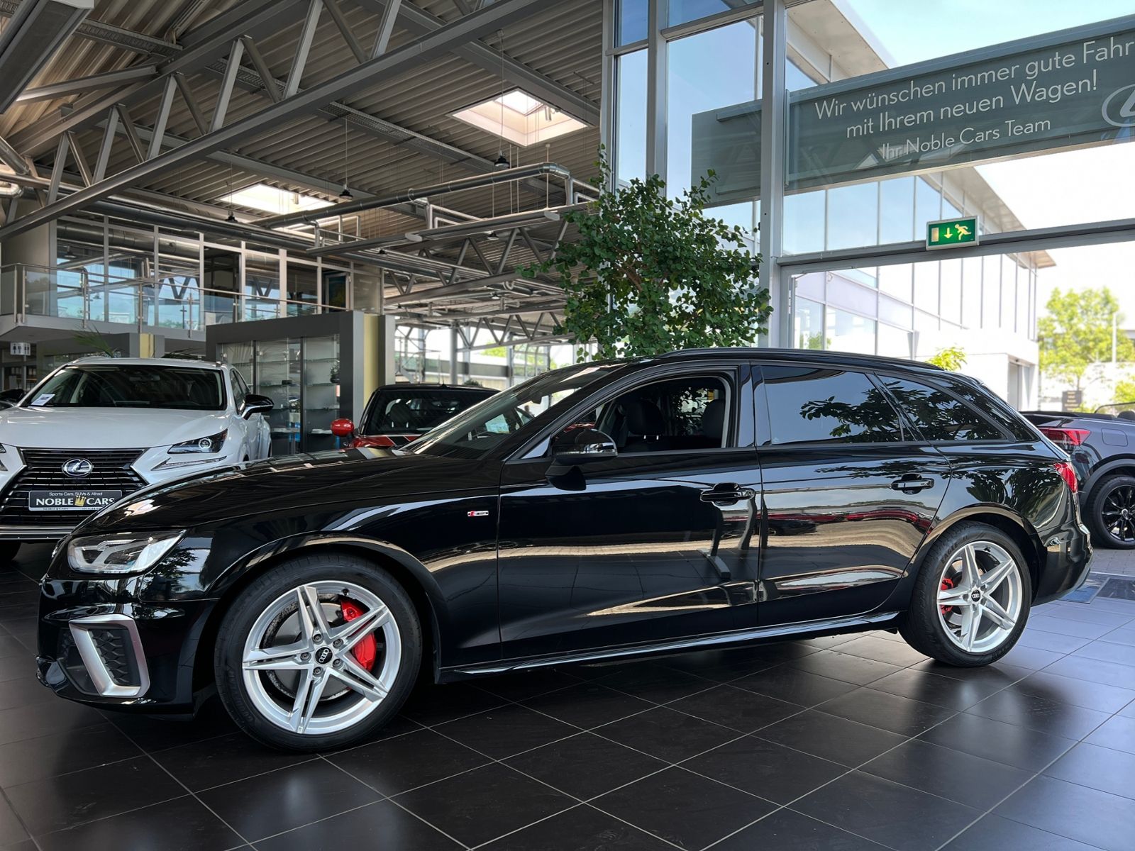 Fahrzeugabbildung Audi A4 Avant 40 TFSI S Line AHK SHZ NAVI KLIMA