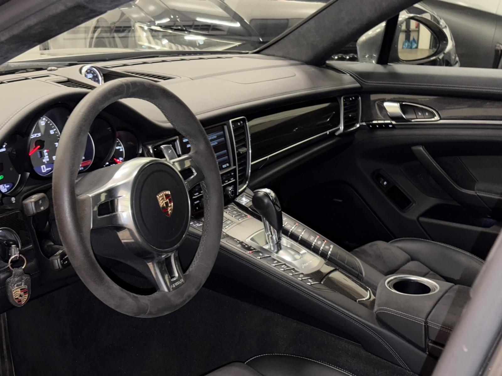 Porsche Panamera GTS 4.8 V8 430 ch BVA 4x4 / 1ère main / Bose / Toit ouvrant / Alcantara