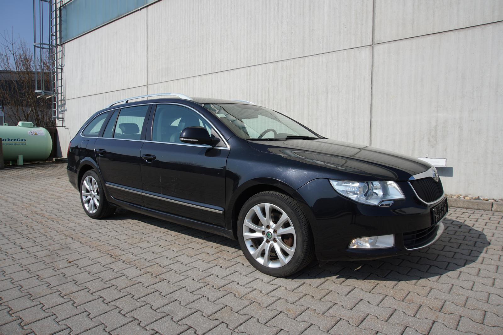 Skoda Superb 2010 — interior