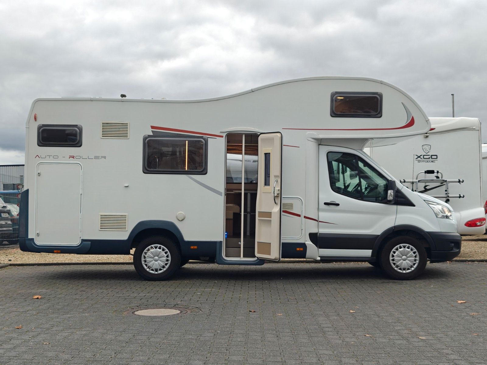 Fahrzeugabbildung Roller Team Kronos 275 - SAT, TV, Solar, 6 Sitz/Schlafplätze