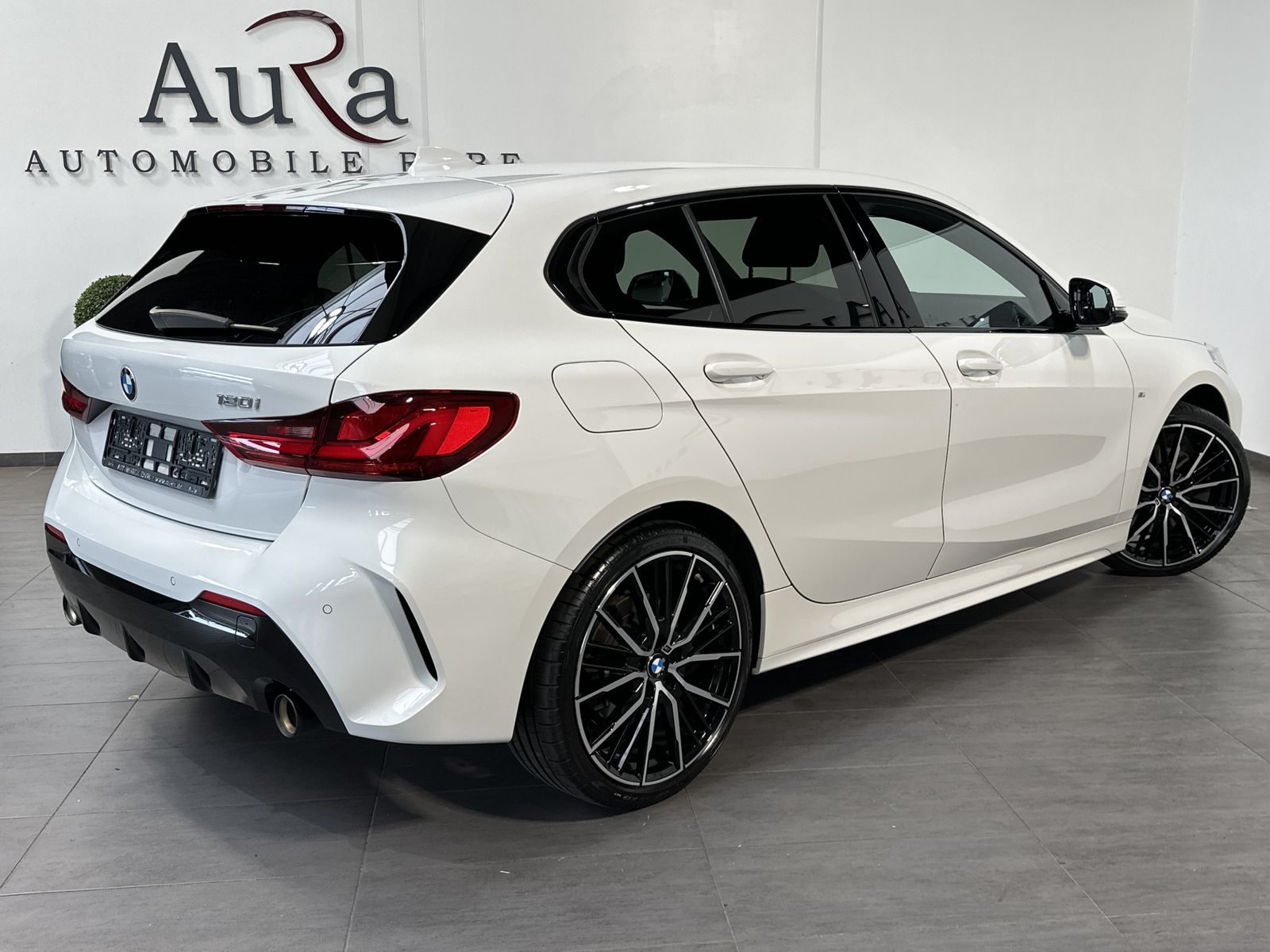 Fahrzeugabbildung BMW 120i M-Sport 5-Türer Aut. NAV+LED+SHZ+19ZOLL+PP