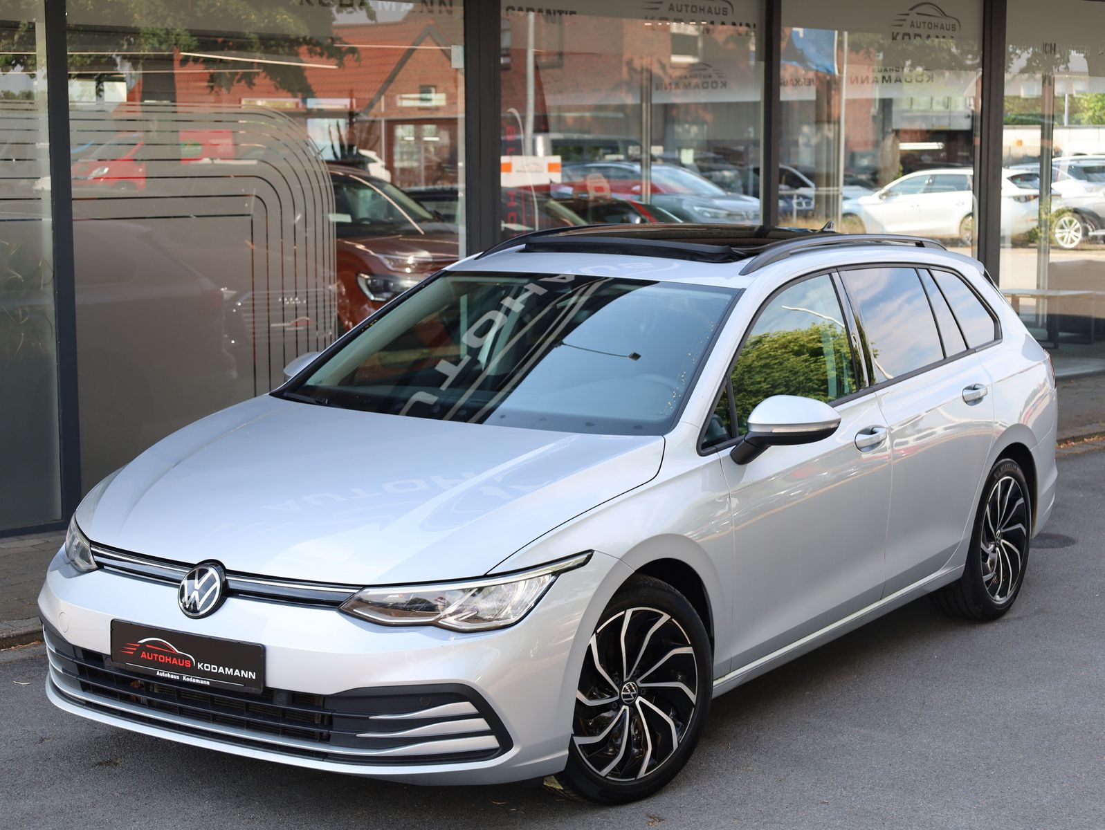 Volkswagen Golf VIII Variant 2.0 TDI Life*Panorama*CAM*AHK* imagem 2