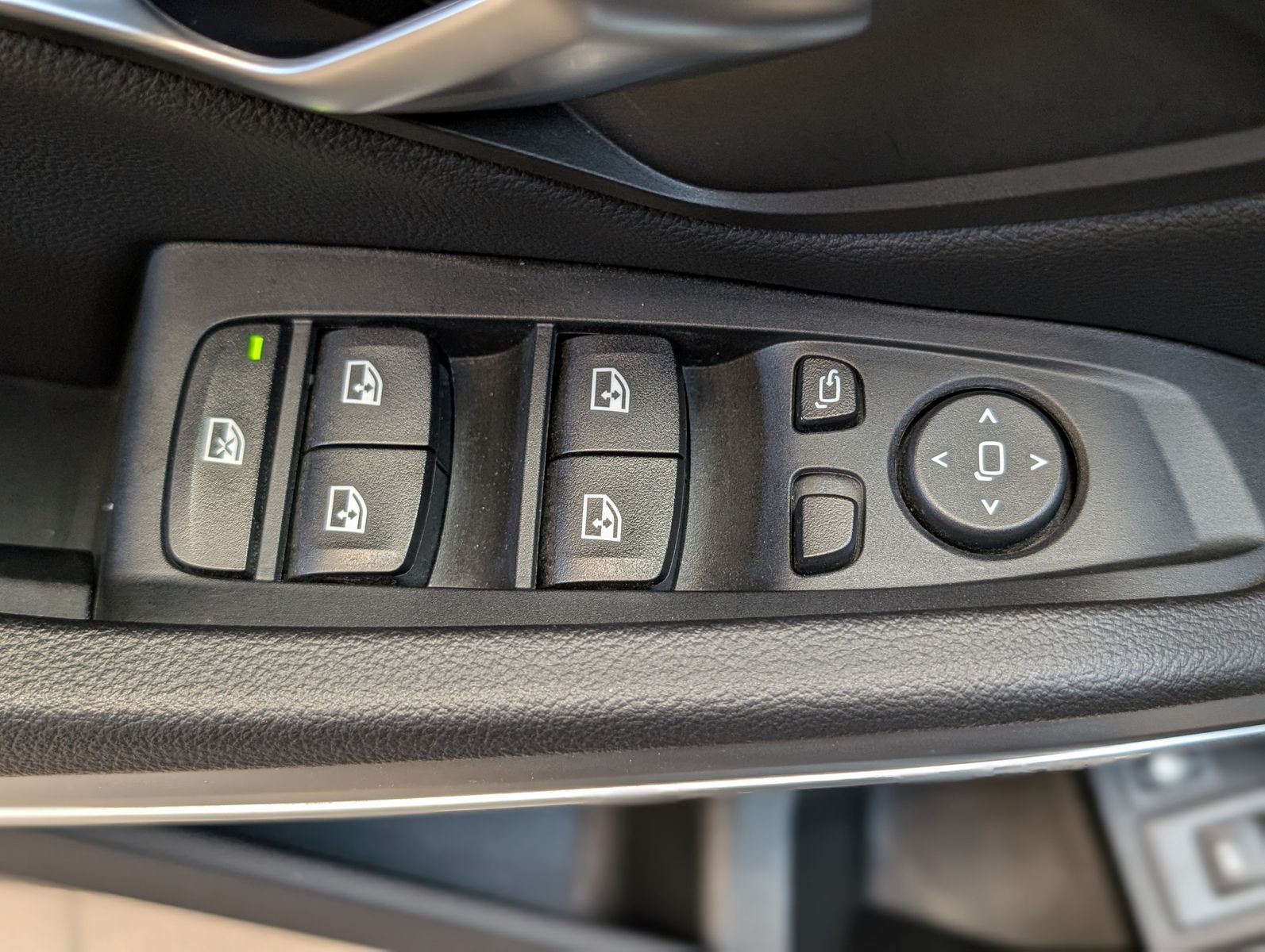 Fahrzeugabbildung BMW 320 e xDrive Sport Line Schadow Pano Laser Navi