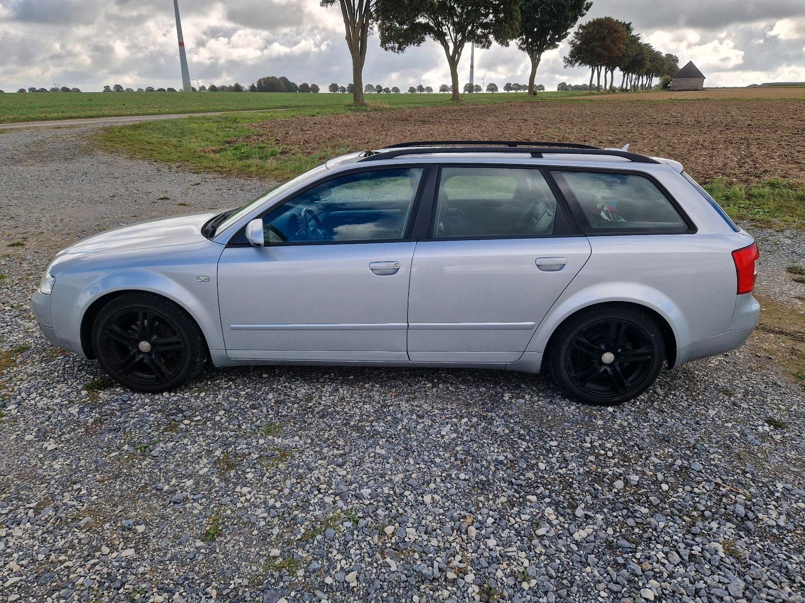 Audi A4 2004 — салон