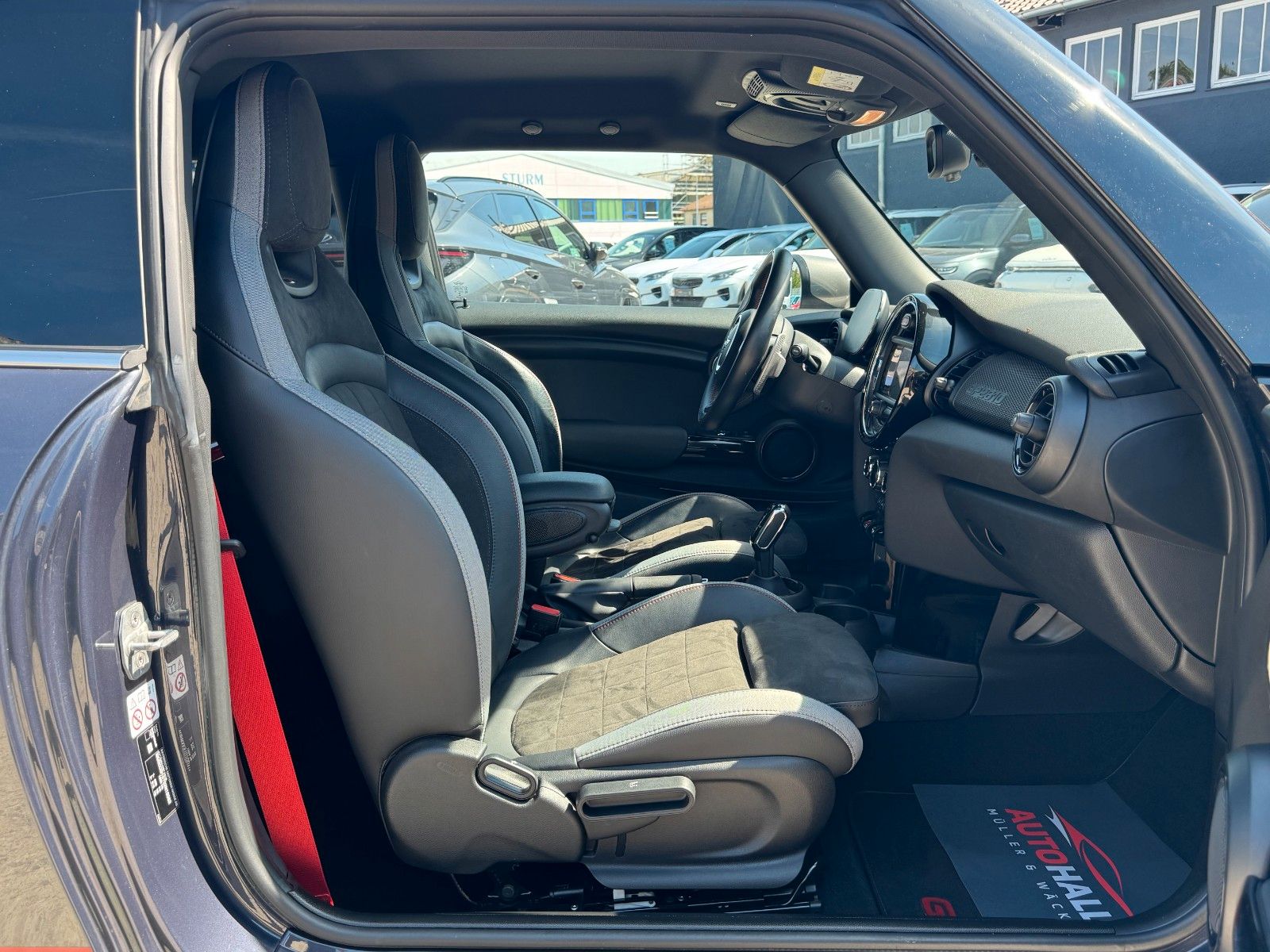 Fahrzeugabbildung MINI John Cooper Works GP CarPlay Tempomat SHZ DAB