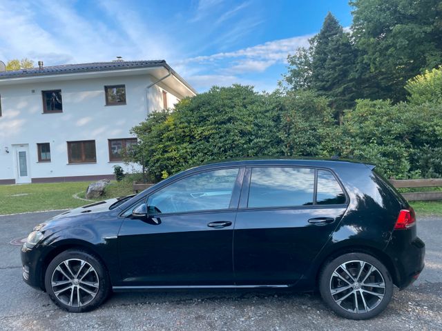 Volkswagen Golf VII Lim. Cup 2.0 TDI,DSG,Bi-Xenon,1-Hand