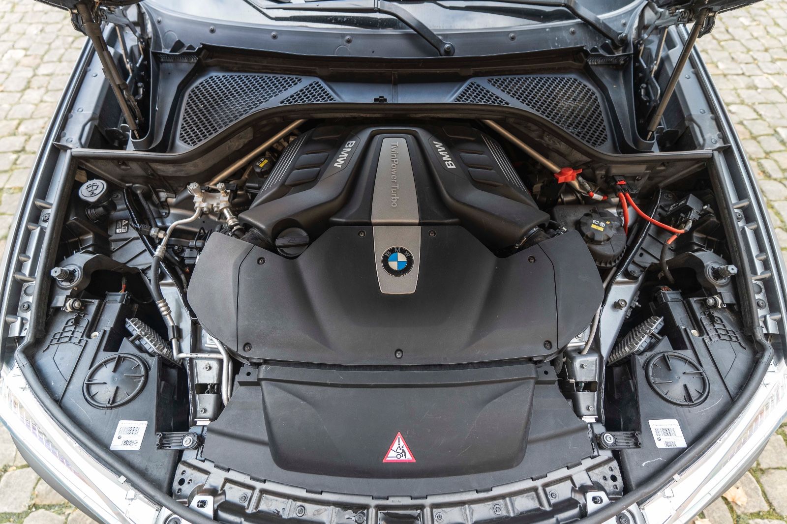 Fahrzeugabbildung BMW X6 xDrive50i M-SPORTPAKET ACC HUD LED 360° H&K