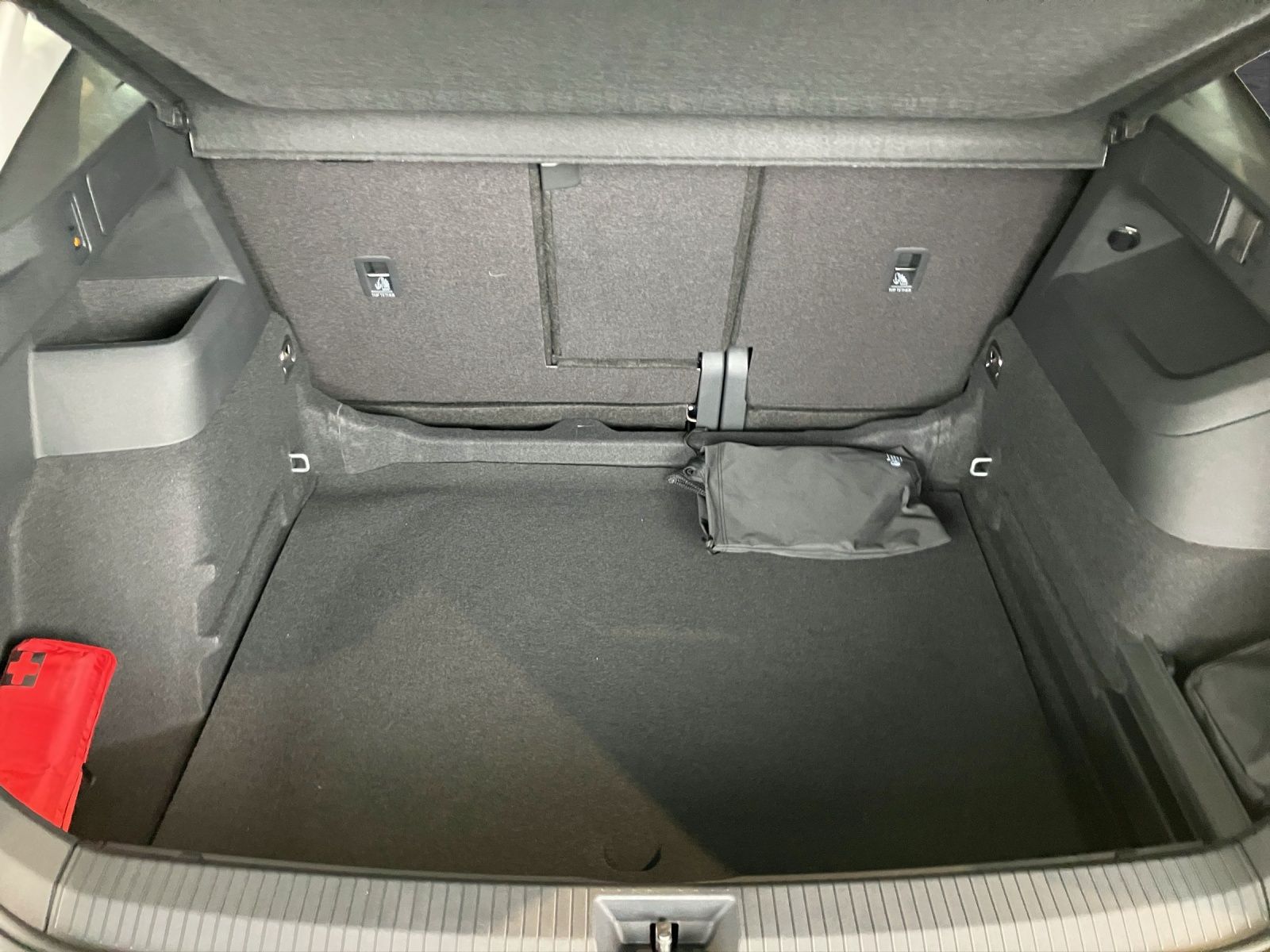Fahrzeugabbildung Volkswagen Tiguan eTSI  DSG LED AHK RFK