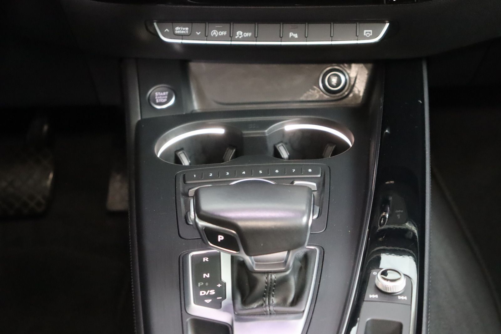 Fahrzeugabbildung Audi A4 Avant 3.0 TDI design * HUD * AHK